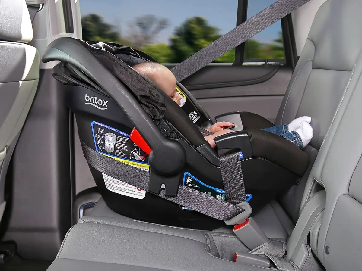 can you put a baby car seat in the middle